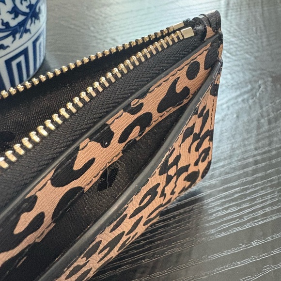 Kate Spade Tan and Black Leopard Key Holder - Picture 4 of 8